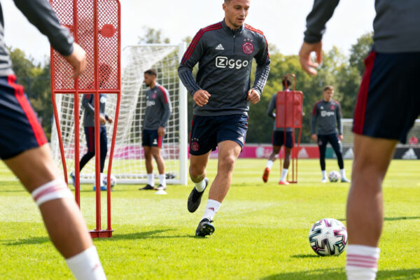 Ajax begint seizoen zonder geblesseerden weghorst en berghuis, zoekt versterking