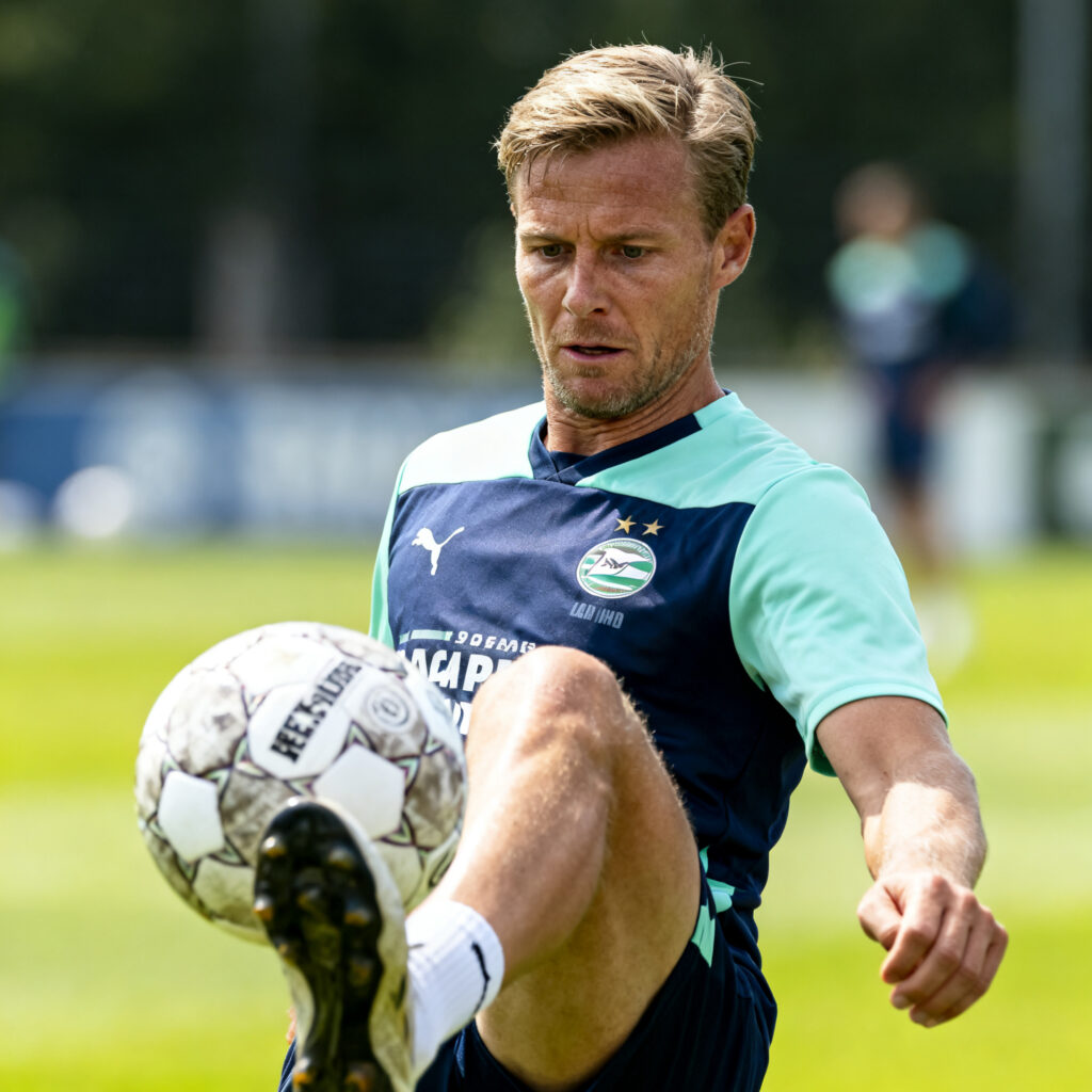 Kees smit blijft rustig onder transferheisa: “ik wil gewoon voetballen”