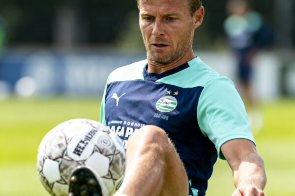 Kees smit blijft rustig onder transferheisa: “ik wil gewoon voetballen”
