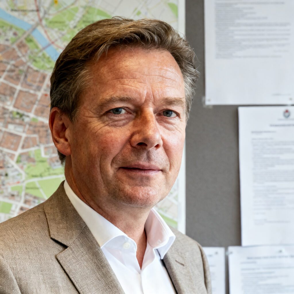 Stadsdeelvoorzitter bart vink (58) van zuid overleden