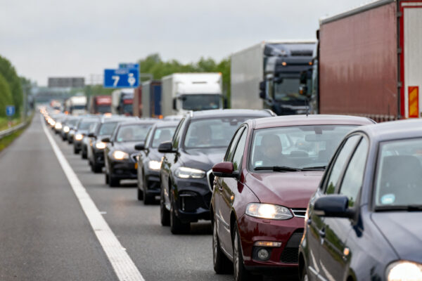 Verkeersdrukte op de a7 en a9 zorgt voor files tijdens ochtendspits in noord-holland