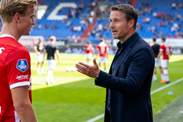 Leeroy echteld kiest kees smit ‘op tien’ voor eerste wedstrijd als hoofdtrainer van az