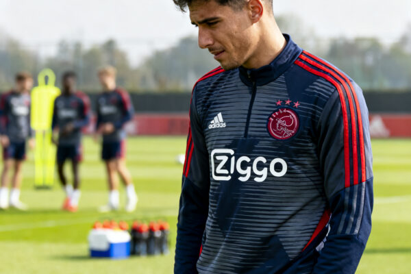 Ajax neemt al na een halfjaar afscheid van raúl moro: “hij wilde terug naar spanje”