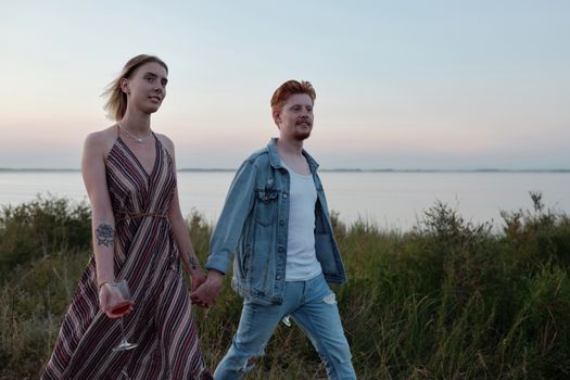 Kijker kijkt een gemiste aflevering van Lang Leve de Liefde terug via een streamingapp op televisie