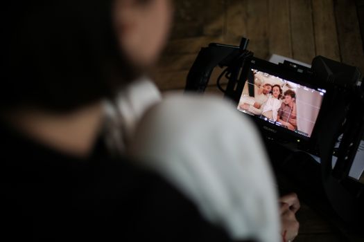 Filmposter-stijl beeld voor de verfilming van Reminders of Him met romantische en dramatische sfeer