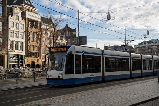 Bekende vrouwelijke presentatoren van RTL Nieuws op RTL 4 in een overzichtsbeeld