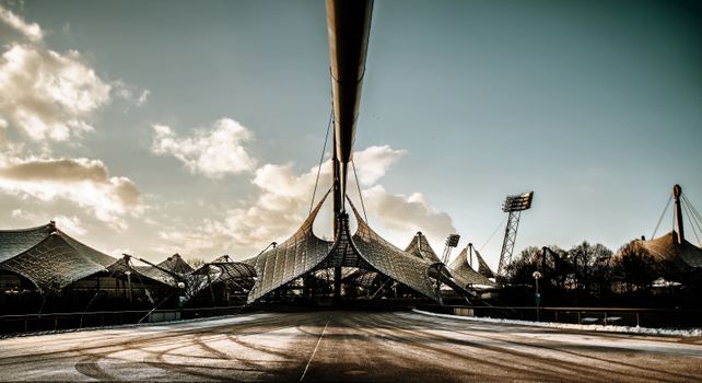 Atleet duwt slee bij skeleton olympische spelen 2026 op ijzige startbaan van Milano Cortina