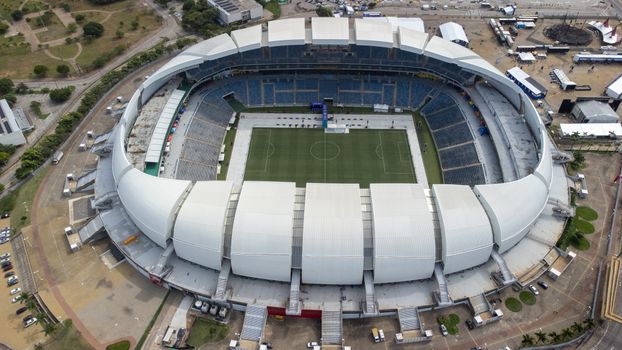 Stand WK voetbal op groot scherm met groepsschema en Oranje-programma tijdens een sportavond in Nieuwskop