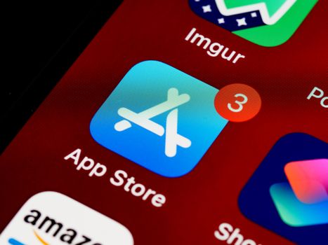 iPhone met ios update-scherm en instellingenmenu voor software-update