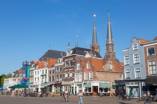 Smartphone met nu.nl nieuws en pushmeldingen op het scherm
